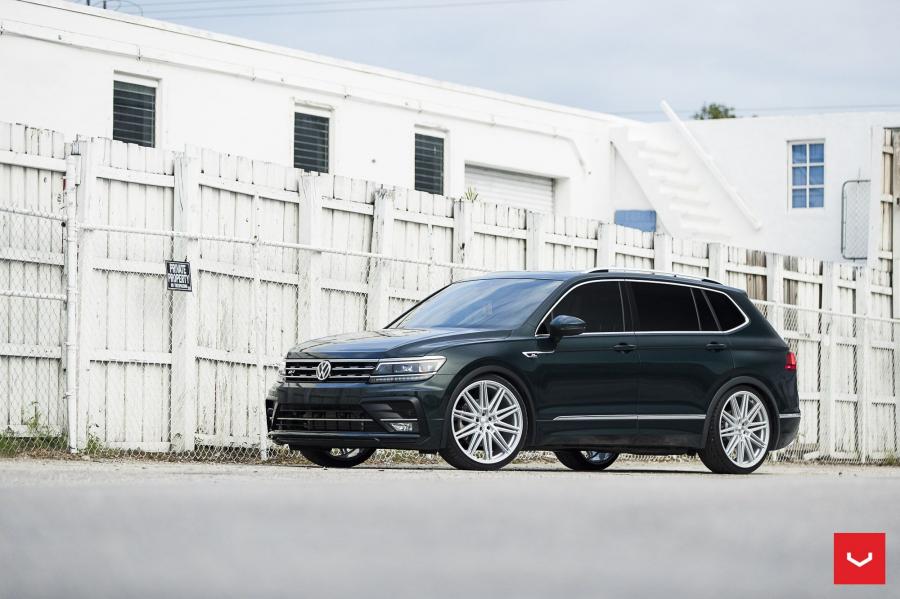  Volkswagen Tiguan R-Line on Vossen Wheels (CV10) 2019 года  (фото 12 из 36)